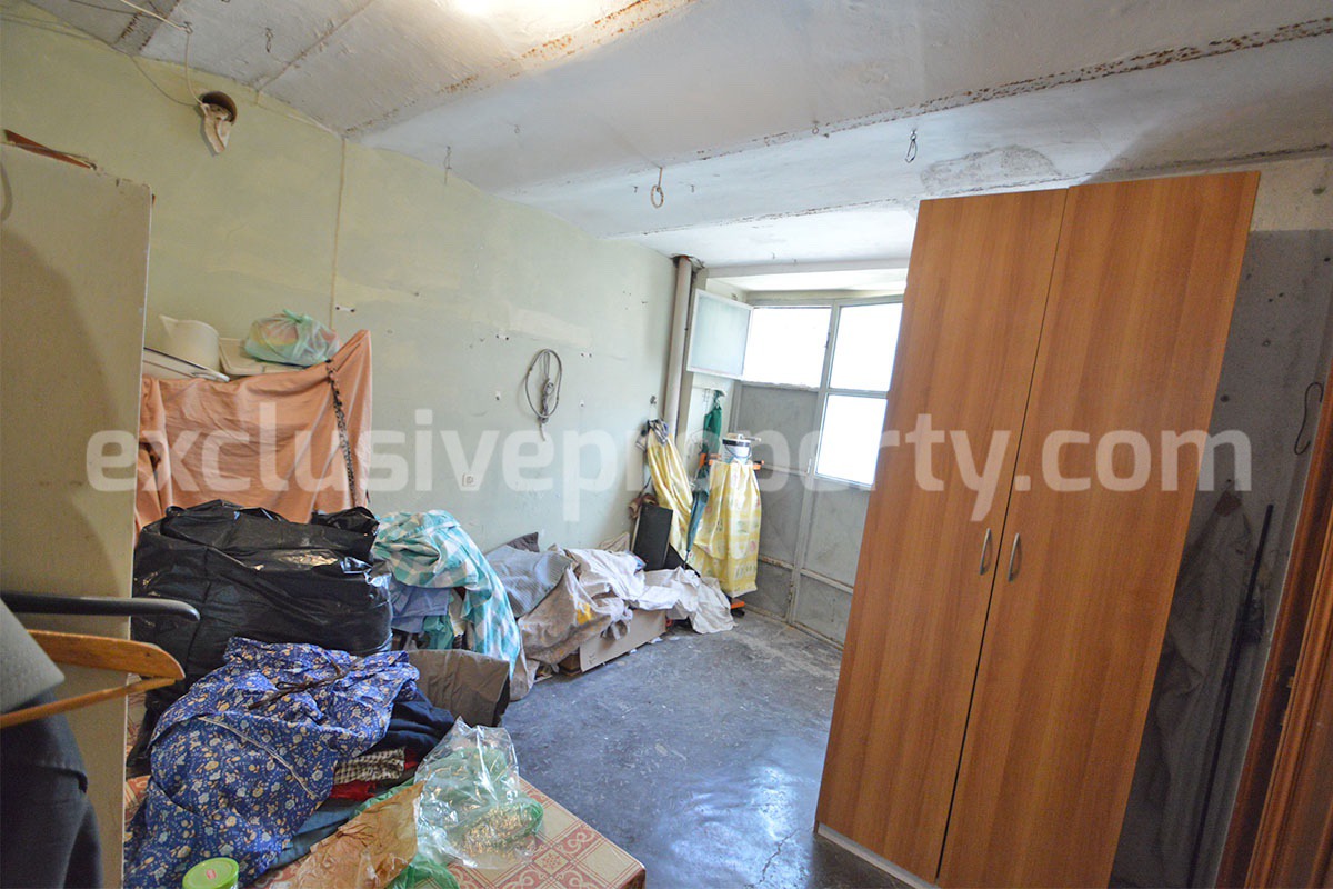 Charming 3-Bedroom Townhouse for Sale in the Historic Center of Acquaviva Collecroce in Molise