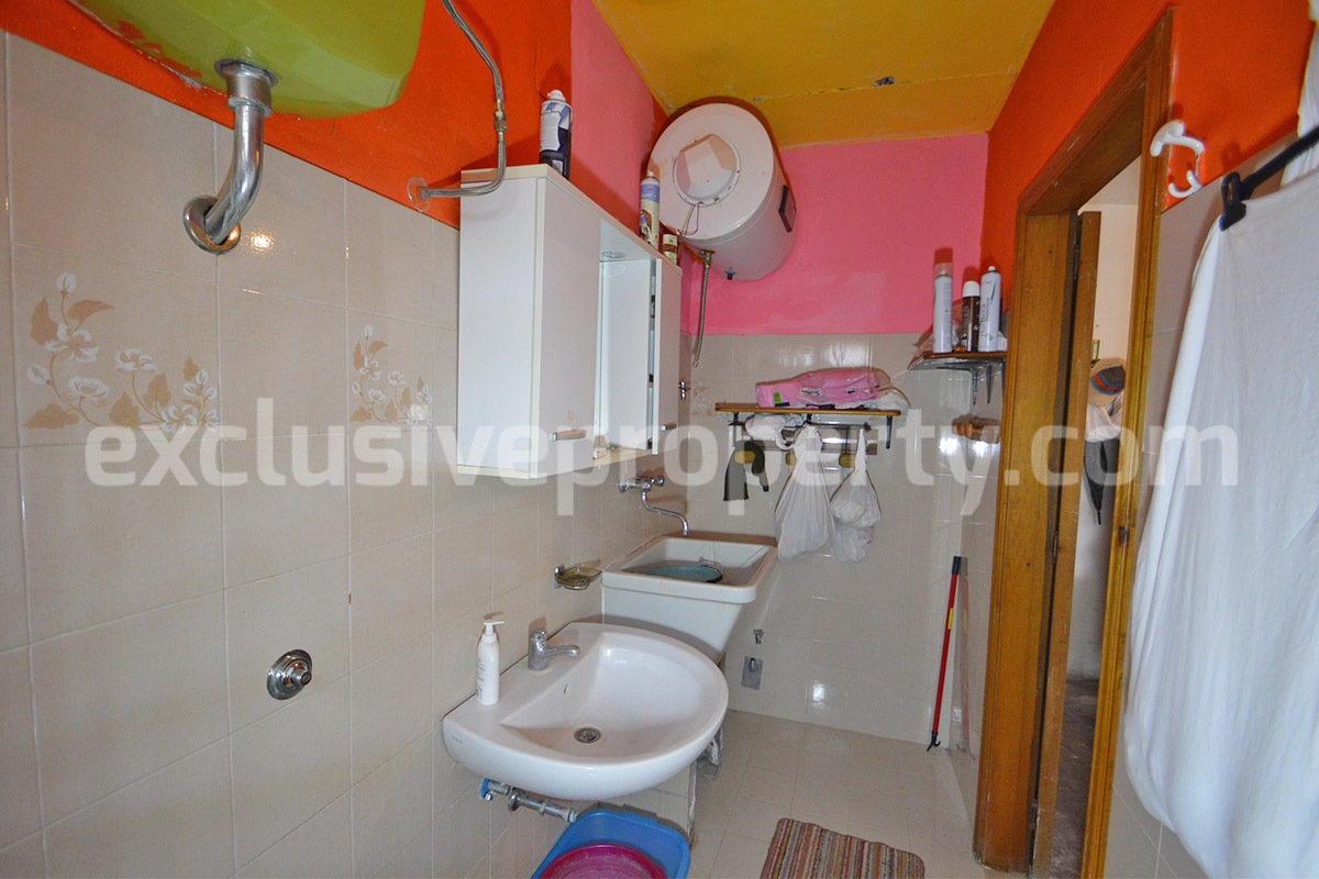 Charming 3-Bedroom Townhouse for Sale in the Historic Center of Acquaviva Collecroce in Molise