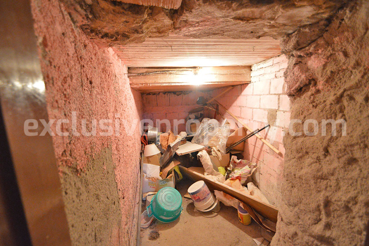 Charming 3-Bedroom Townhouse for Sale in the Historic Center of Acquaviva Collecroce in Molise