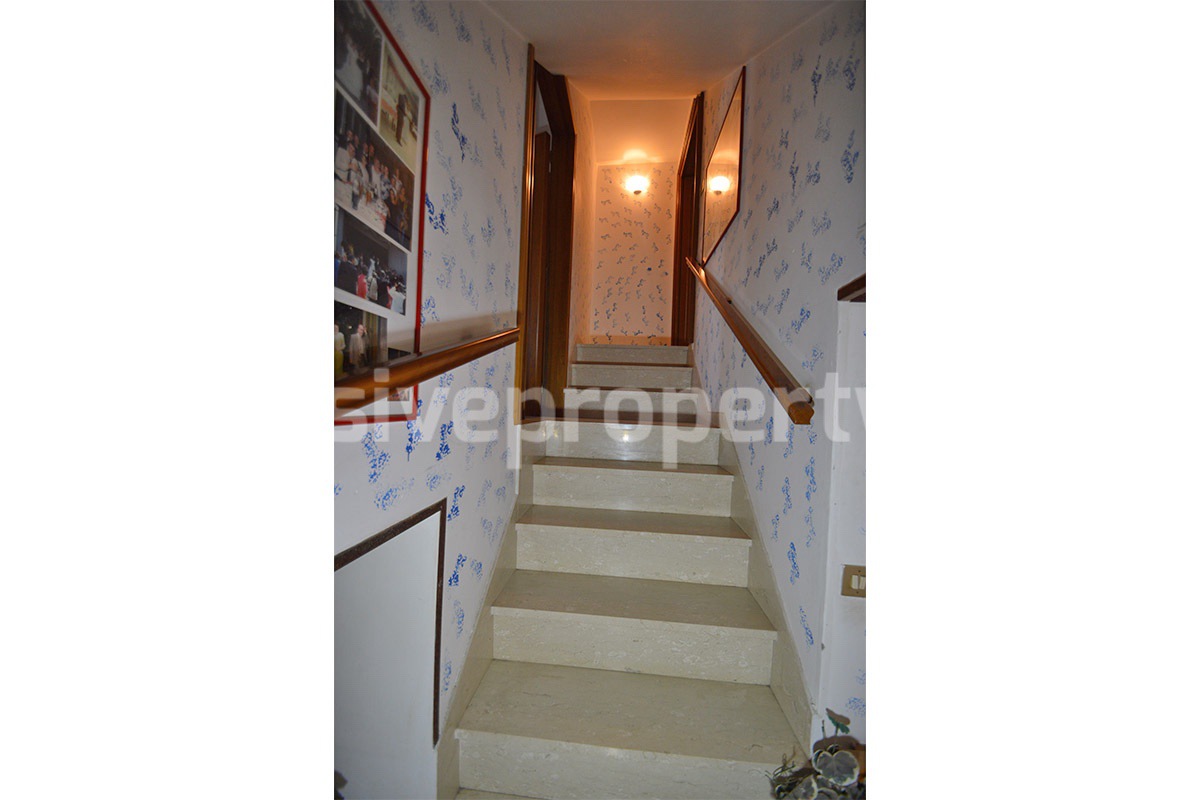 Charming 3-Bedroom Townhouse for Sale in the Historic Center of Acquaviva Collecroce in Molise