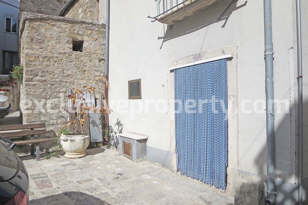Property with cellar for sale in Molise Region - 18 min from Lake