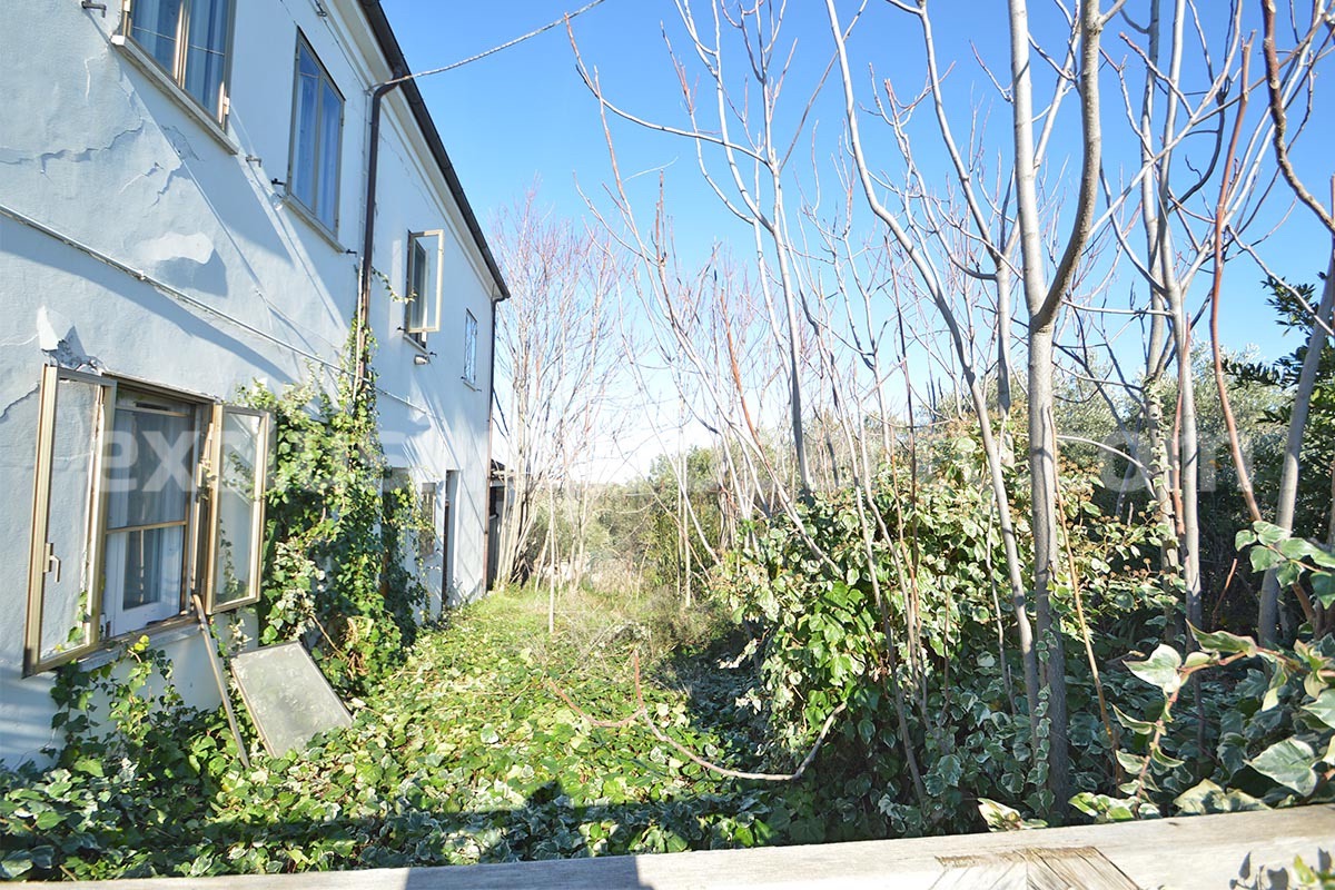 Charming Country House for Renovation with Land for Sale in Abruzzo - Italy - Peaceful Scerni Location