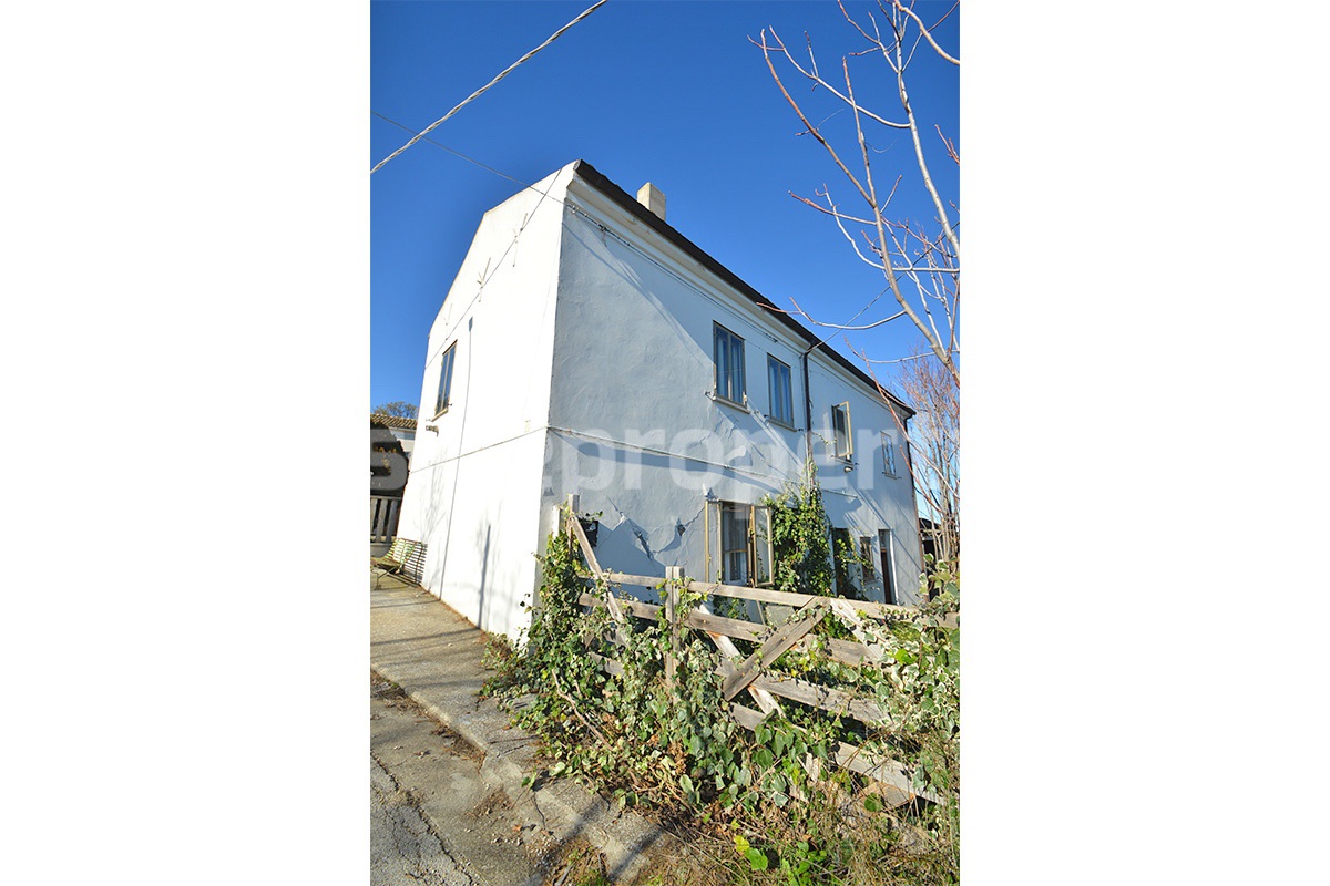 Charming Country House for Renovation with Land for Sale in Abruzzo - Italy - Peaceful Scerni Location