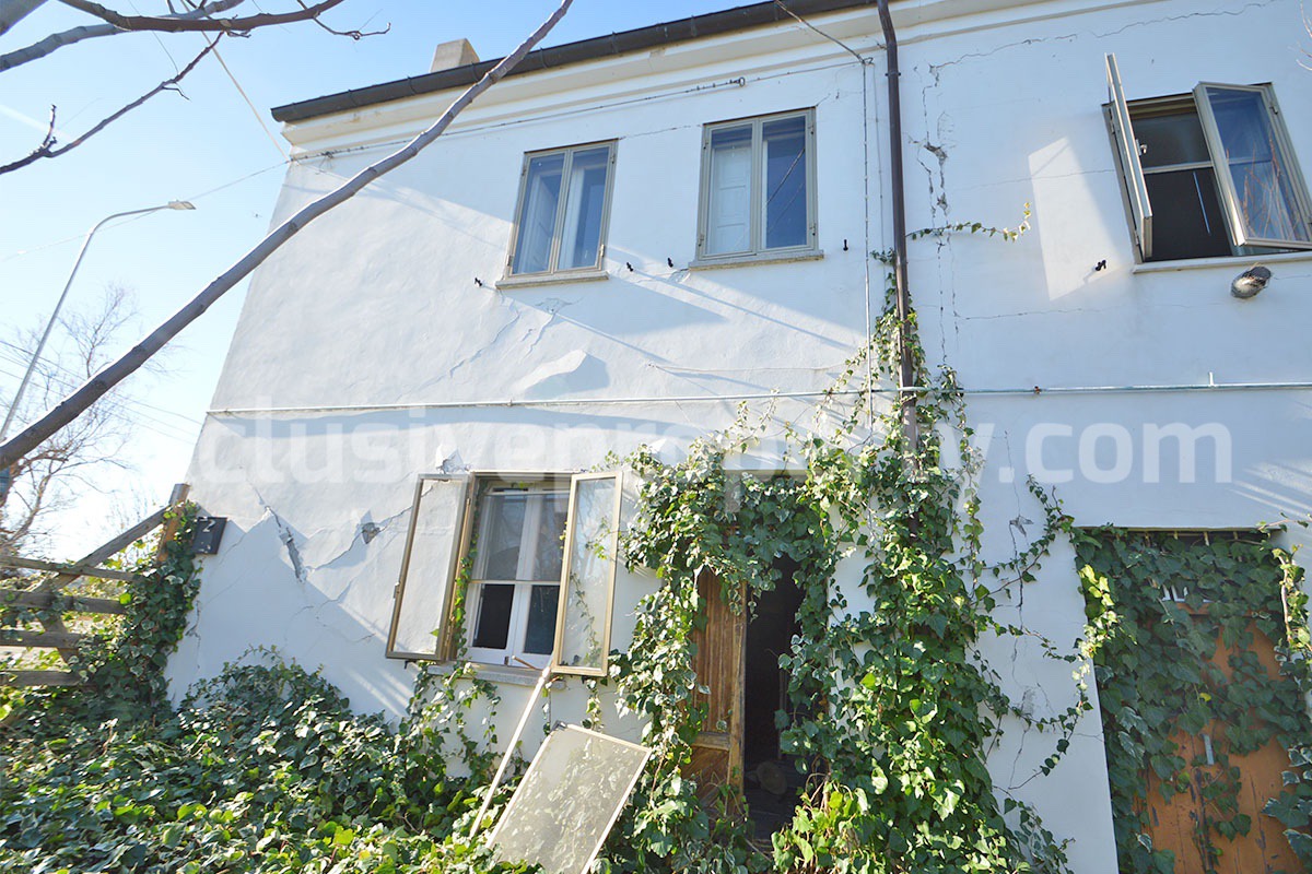 Charming Country House for Renovation with Land for Sale in Abruzzo - Italy - Peaceful Scerni Location