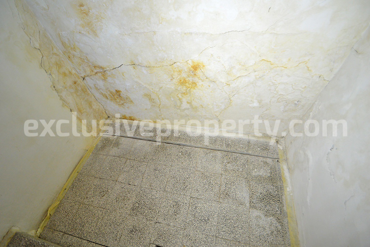 Charming Country House for Renovation with Land for Sale in Abruzzo - Italy - Peaceful Scerni Location