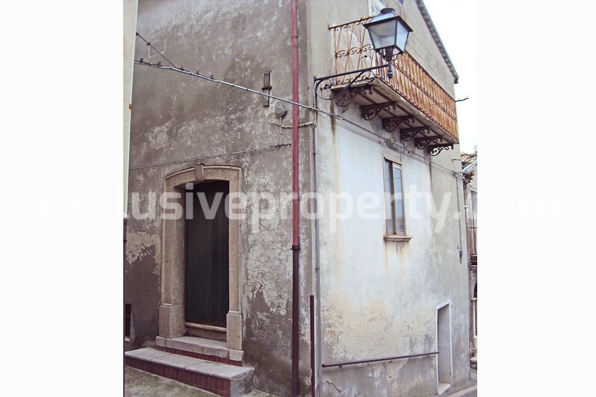 Cheap town house for sale in Molise - Property in Italy