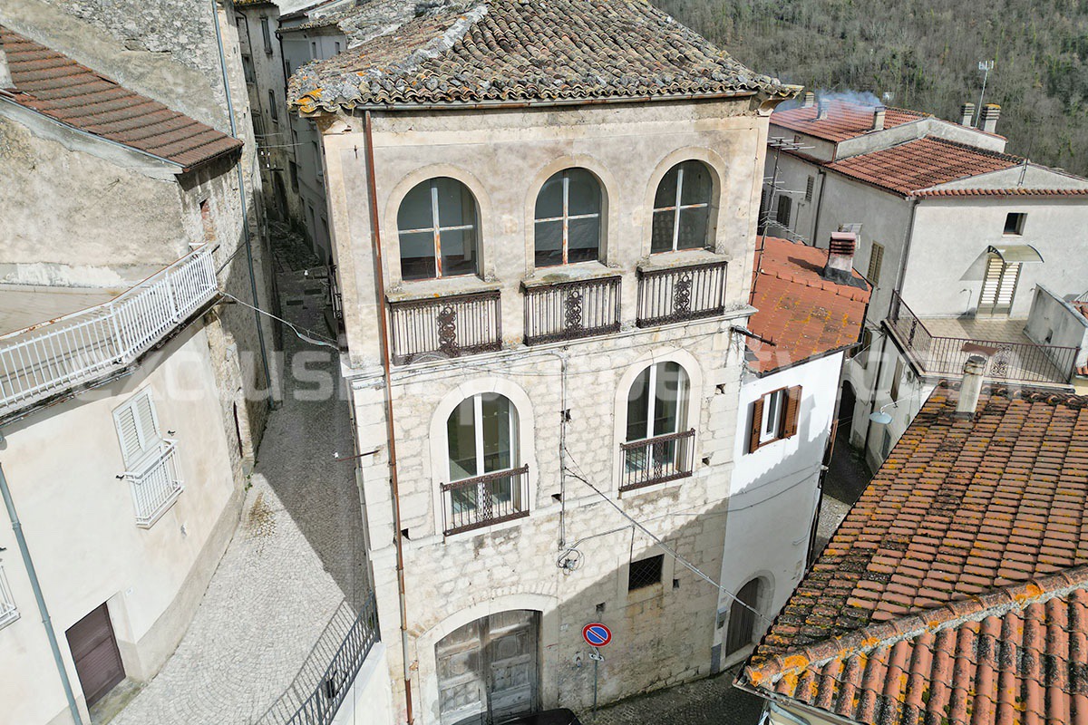 Historic Noble Palace to Restore with Private Terrace and Stone Wine Cellar - Carpinone - Molise - Italy