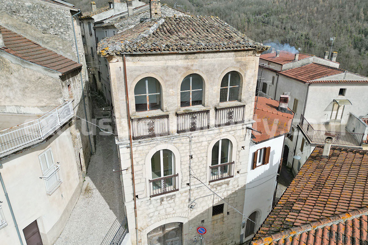 Historic Noble Palace to Restore with Private Terrace and Stone Wine Cellar - Carpinone - Molise - Italy