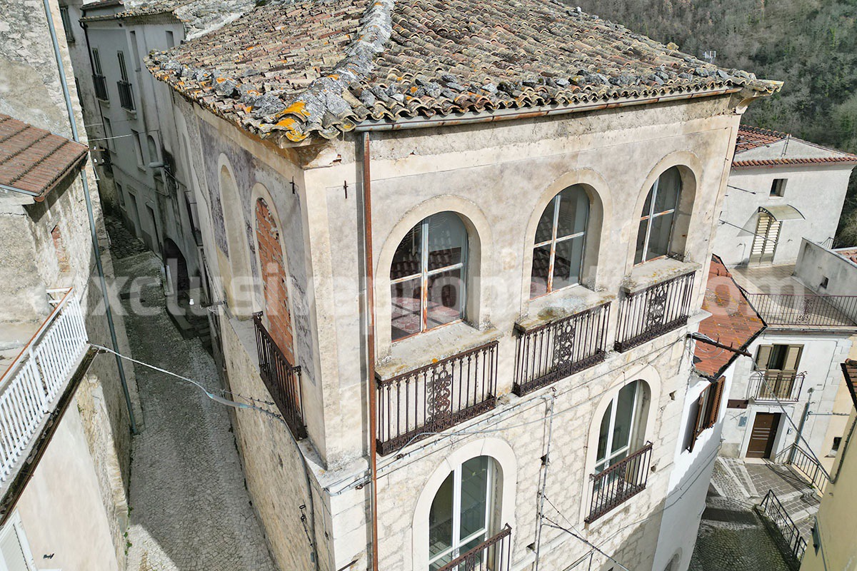 Historic Noble Palace to Restore with Private Terrace and Stone Wine Cellar - Carpinone - Molise - Italy