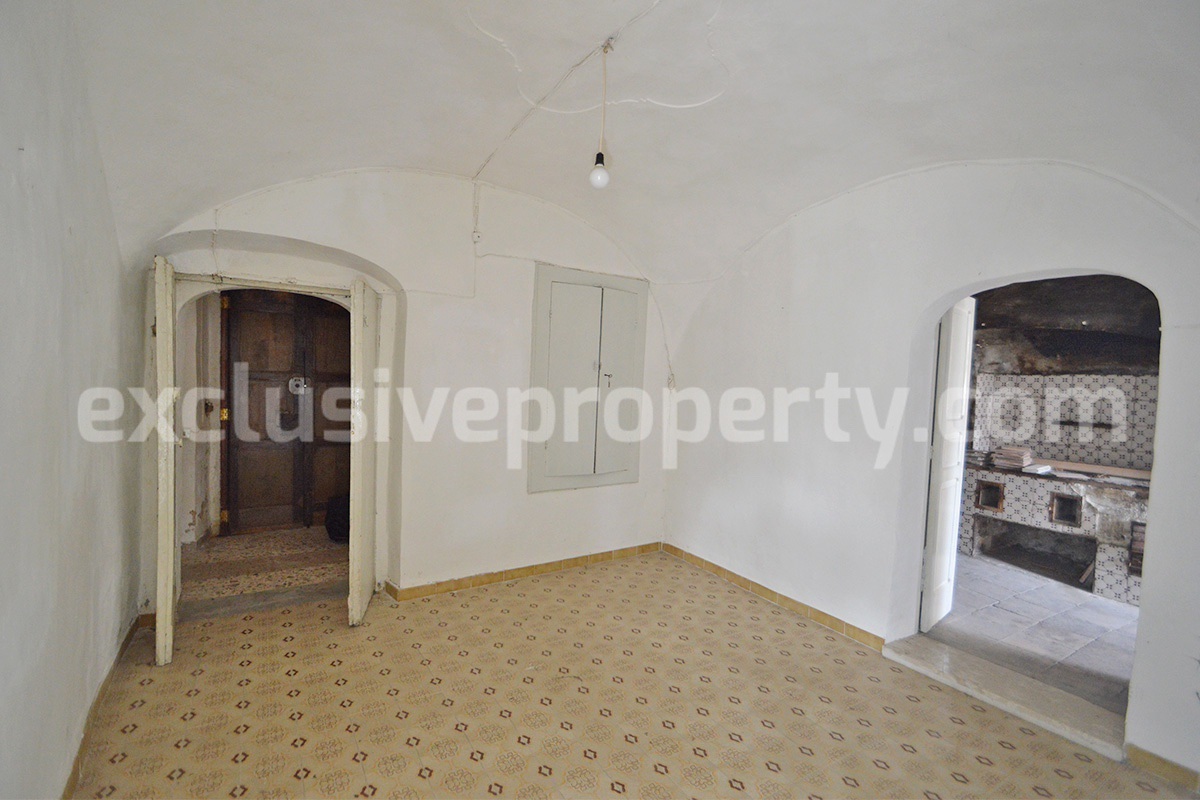 Historic Noble Palace to Restore with Private Terrace and Stone Wine Cellar - Carpinone - Molise - Italy