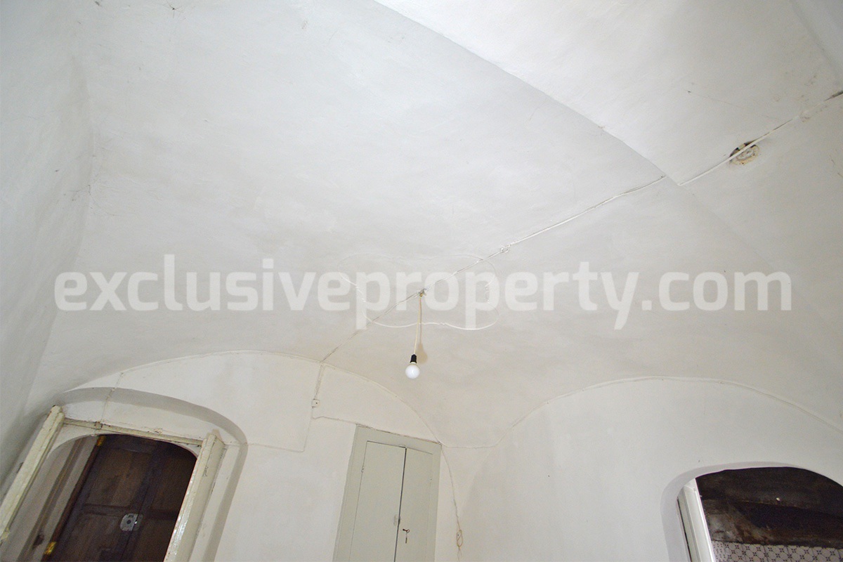 Historic Noble Palace to Restore with Private Terrace and Stone Wine Cellar - Carpinone - Molise - Italy