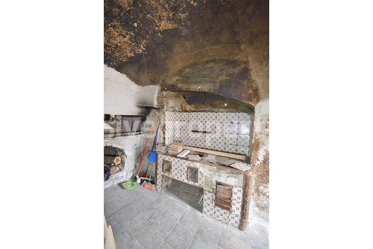 Historic Noble Palace to Restore with Private Terrace and Stone Wine Cellar - Carpinone - Molise - Italy