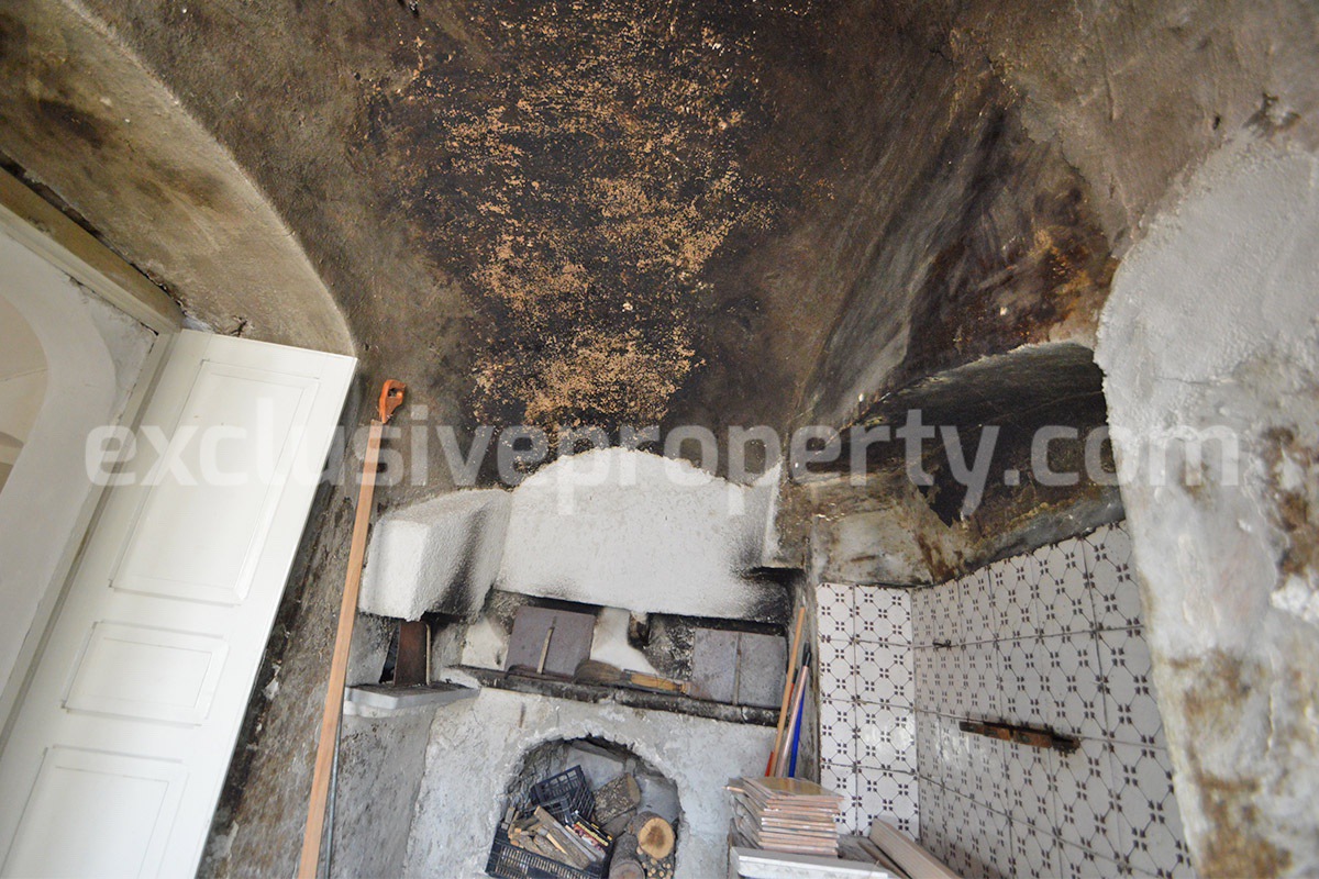 Historic Noble Palace to Restore with Private Terrace and Stone Wine Cellar - Carpinone - Molise - Italy