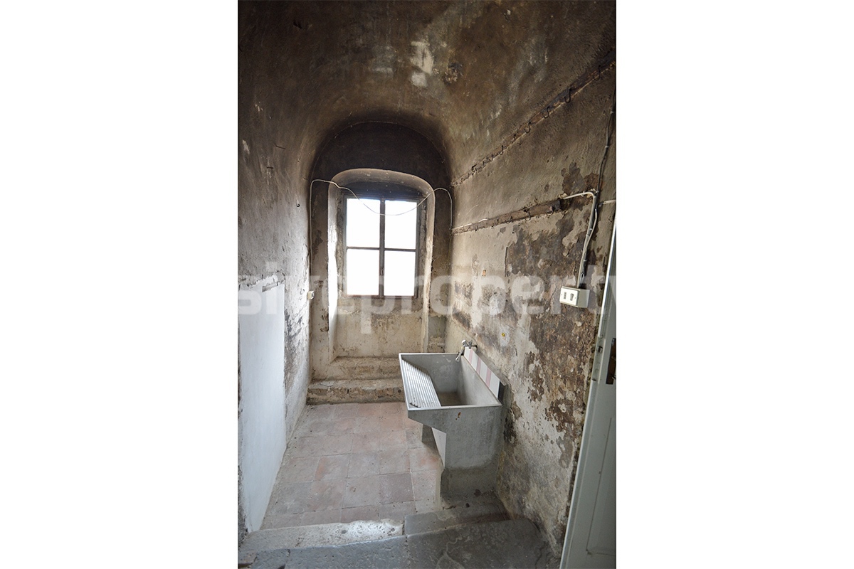 Historic Noble Palace to Restore with Private Terrace and Stone Wine Cellar - Carpinone - Molise - Italy