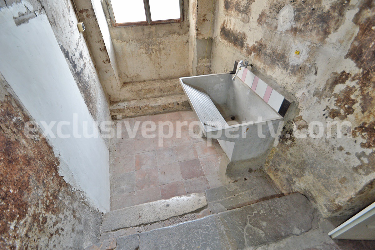 Historic Noble Palace to Restore with Private Terrace and Stone Wine Cellar - Carpinone - Molise - Italy