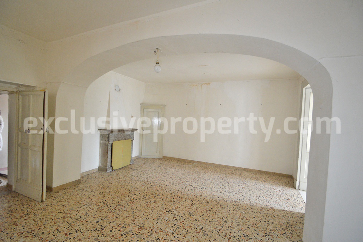 Historic Noble Palace to Restore with Private Terrace and Stone Wine Cellar - Carpinone - Molise - Italy