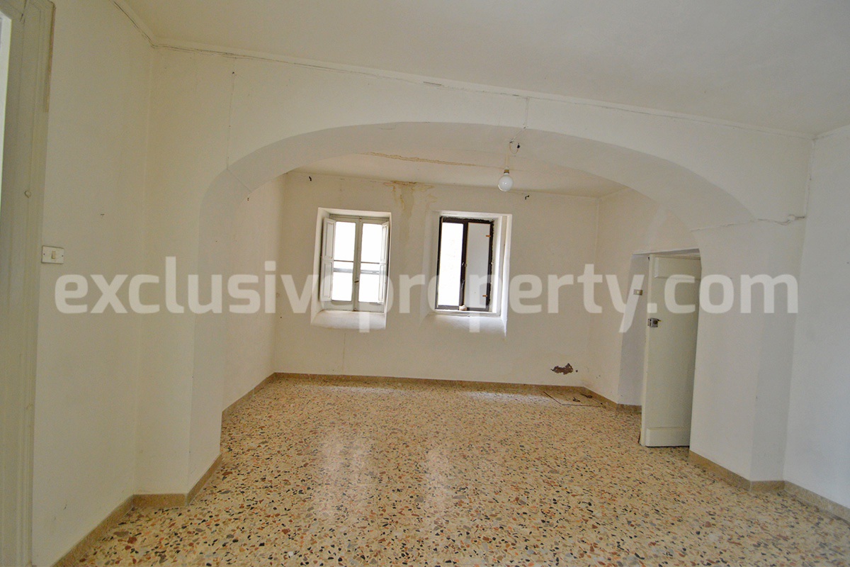 Historic Noble Palace to Restore with Private Terrace and Stone Wine Cellar - Carpinone - Molise - Italy