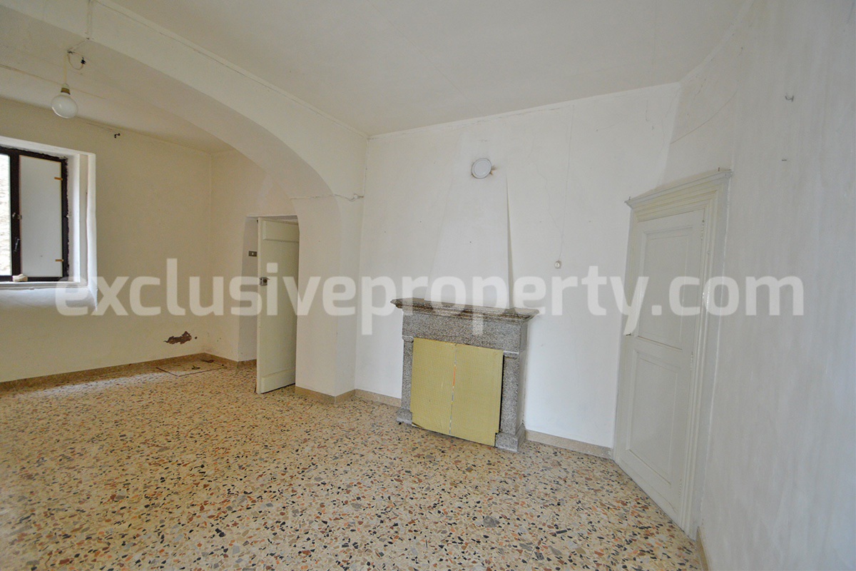 Historic Noble Palace to Restore with Private Terrace and Stone Wine Cellar - Carpinone - Molise - Italy