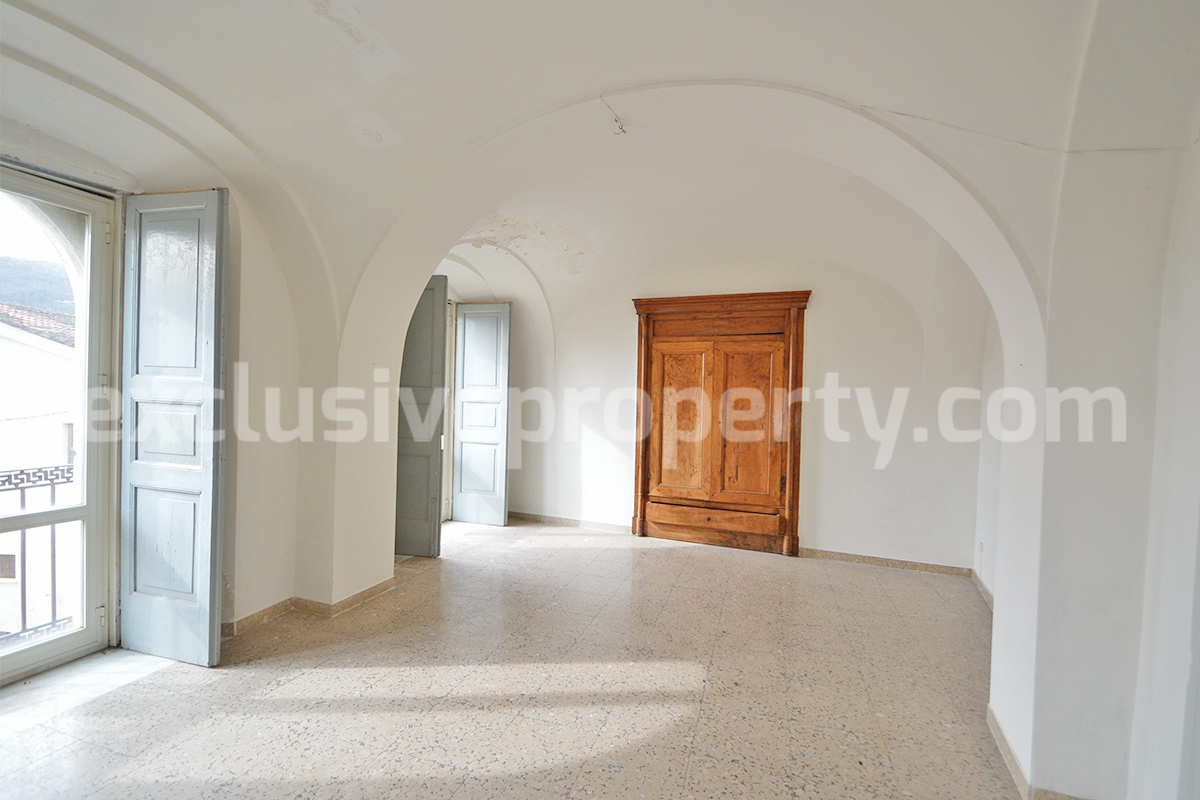 Historic Noble Palace to Restore with Private Terrace and Stone Wine Cellar - Carpinone - Molise - Italy