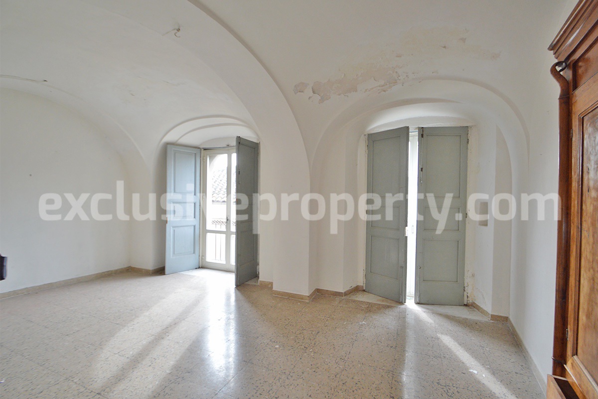 Historic Noble Palace to Restore with Private Terrace and Stone Wine Cellar - Carpinone - Molise - Italy