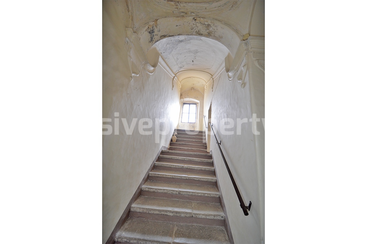 Historic Noble Palace to Restore with Private Terrace and Stone Wine Cellar - Carpinone - Molise - Italy
