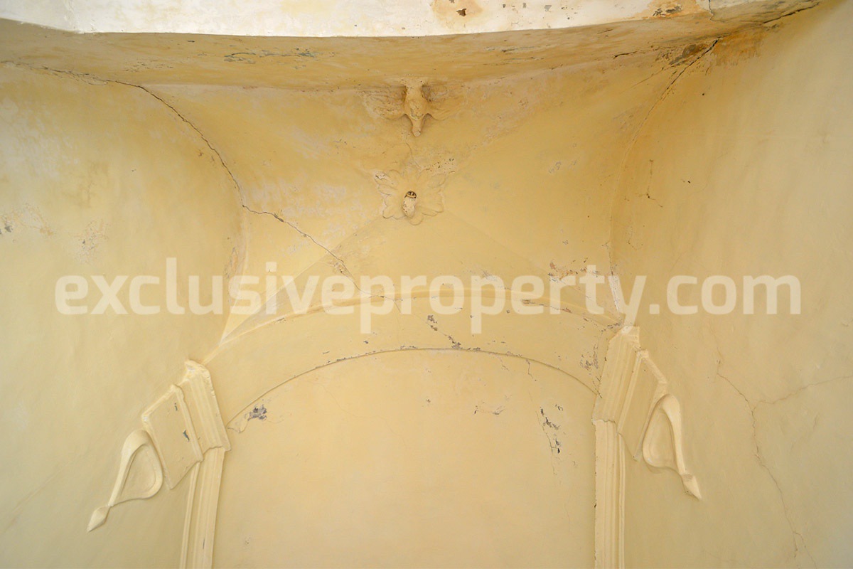 Historic Noble Palace to Restore with Private Terrace and Stone Wine Cellar - Carpinone - Molise - Italy