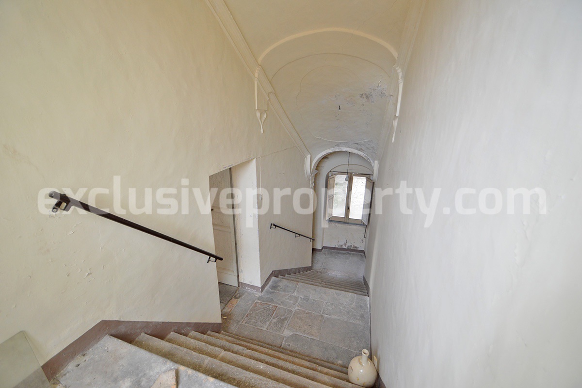 Historic Noble Palace to Restore with Private Terrace and Stone Wine Cellar - Carpinone - Molise - Italy