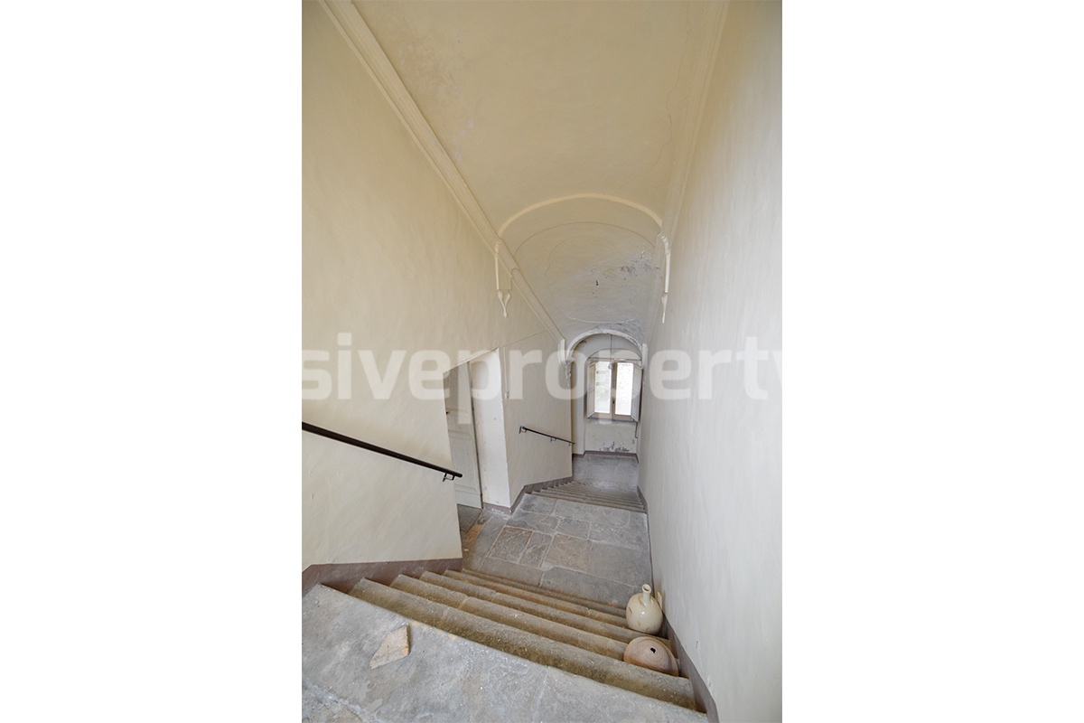 Historic Noble Palace to Restore with Private Terrace and Stone Wine Cellar - Carpinone - Molise - Italy