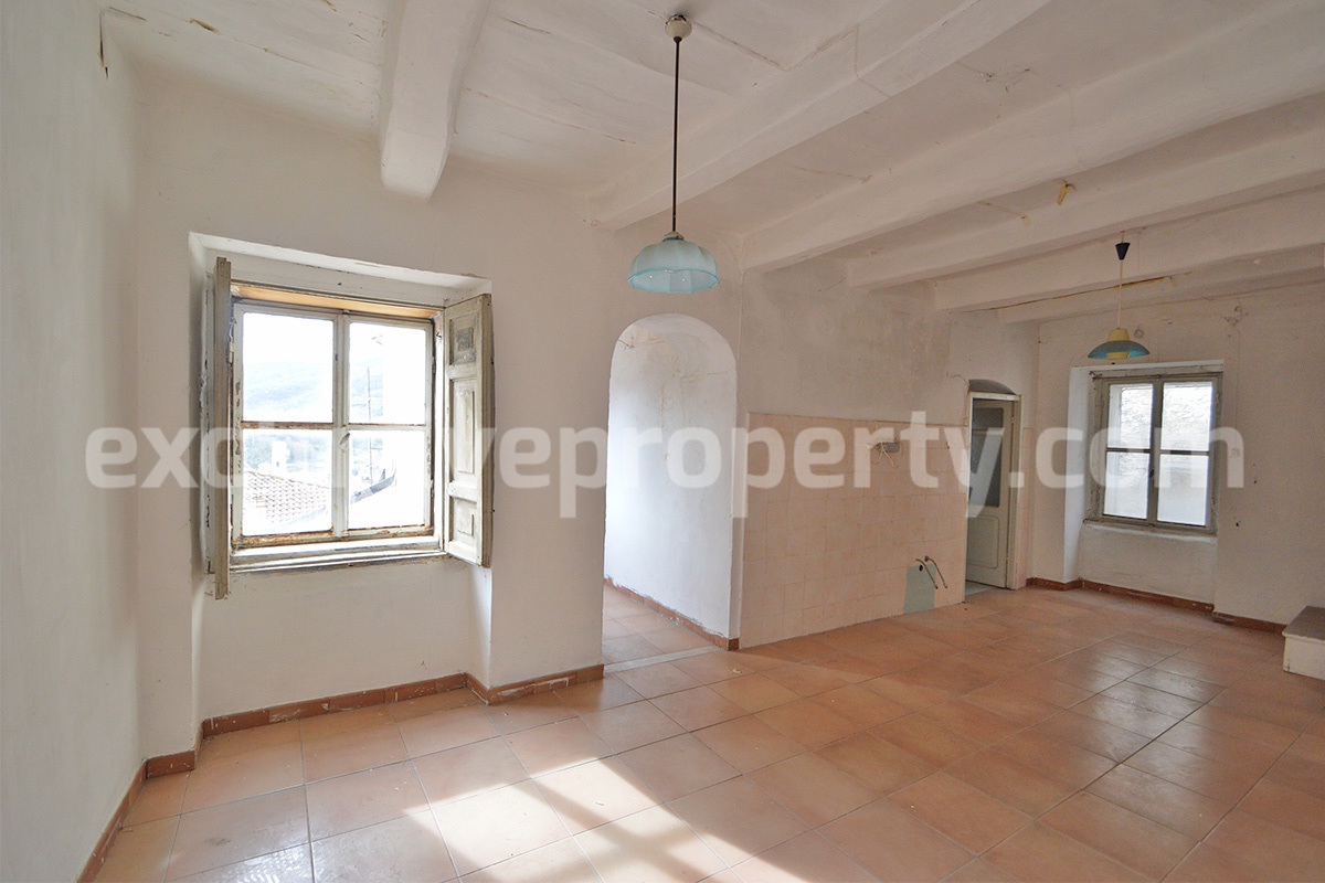 Historic Noble Palace to Restore with Private Terrace and Stone Wine Cellar - Carpinone - Molise - Italy