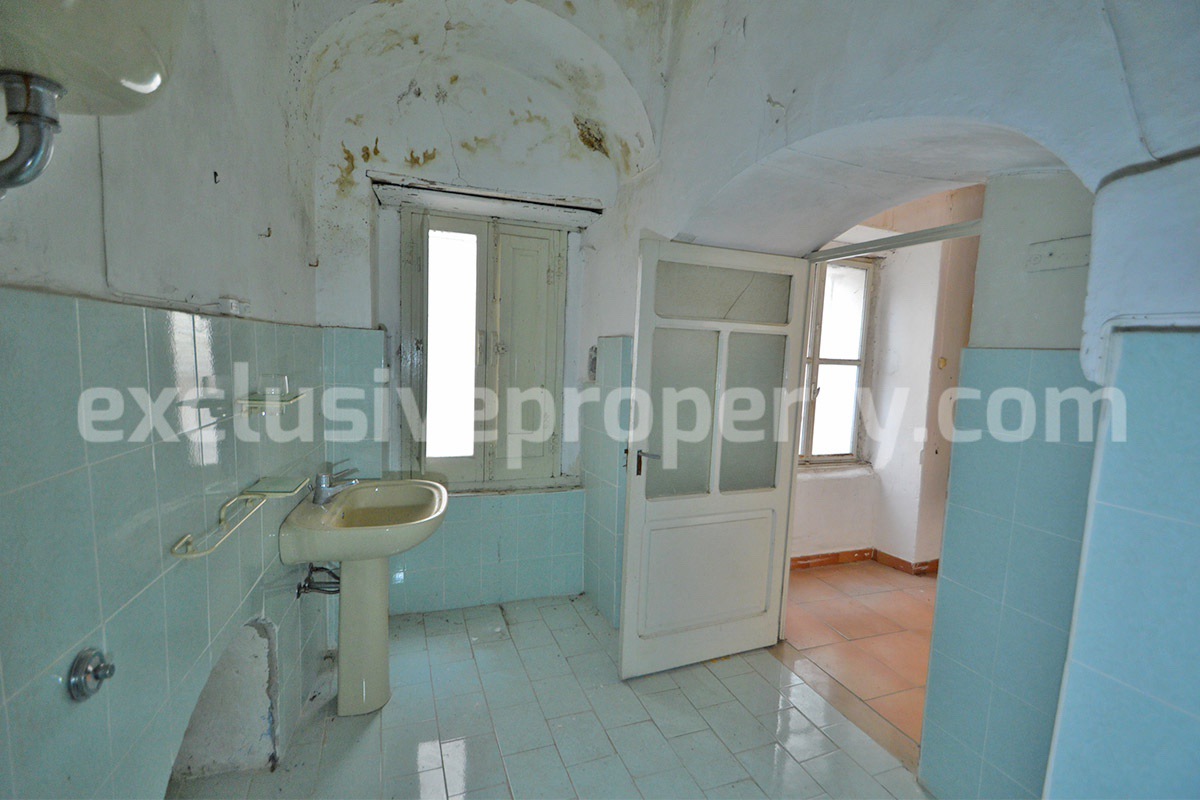 Historic Noble Palace to Restore with Private Terrace and Stone Wine Cellar - Carpinone - Molise - Italy