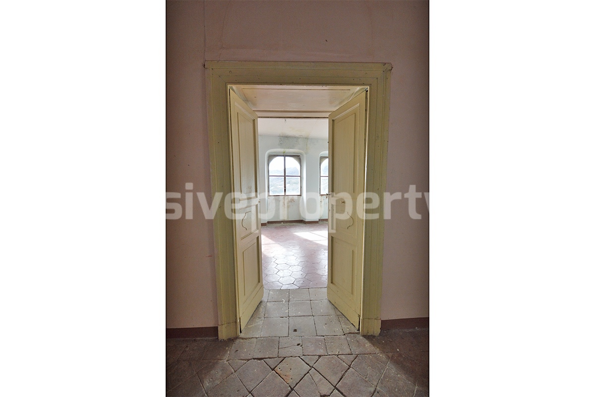 Historic Noble Palace to Restore with Private Terrace and Stone Wine Cellar - Carpinone - Molise - Italy