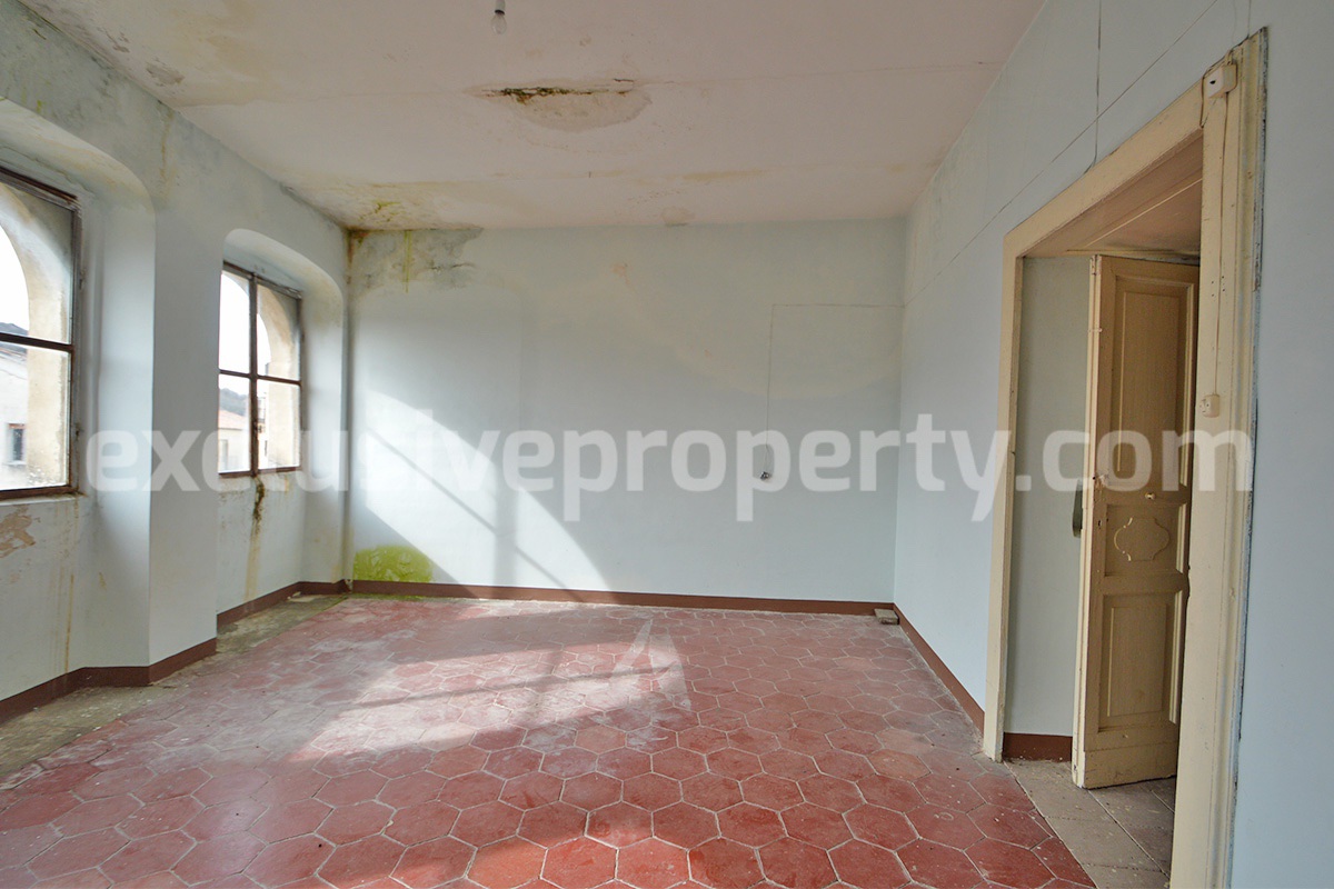 Historic Noble Palace to Restore with Private Terrace and Stone Wine Cellar - Carpinone - Molise - Italy