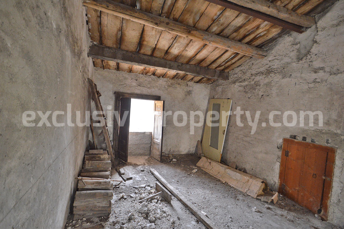 Historic Noble Palace to Restore with Private Terrace and Stone Wine Cellar - Carpinone - Molise - Italy