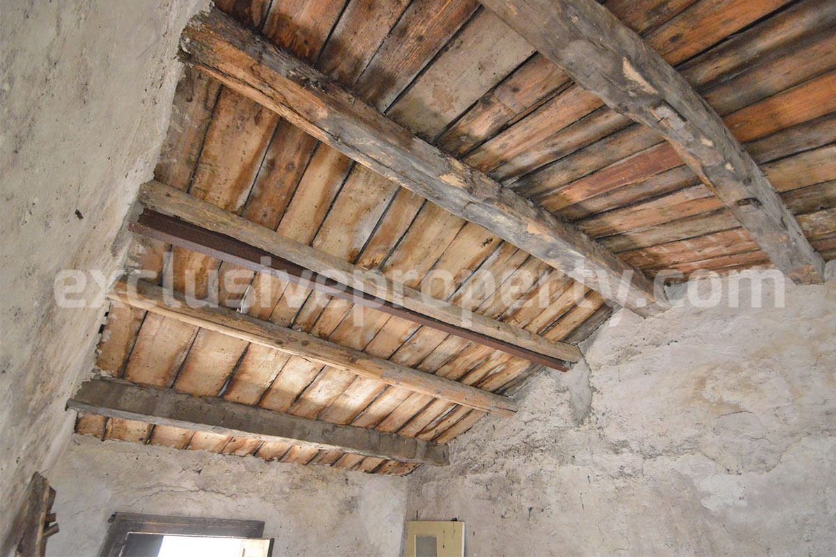 Historic Noble Palace to Restore with Private Terrace and Stone Wine Cellar - Carpinone - Molise - Italy