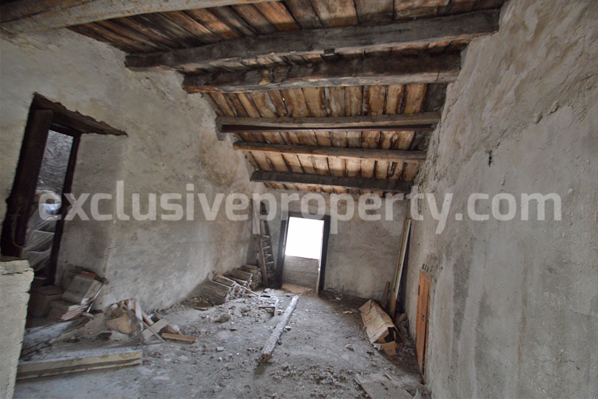 Historic Noble Palace to Restore with Private Terrace and Stone Wine Cellar - Carpinone - Molise - Italy