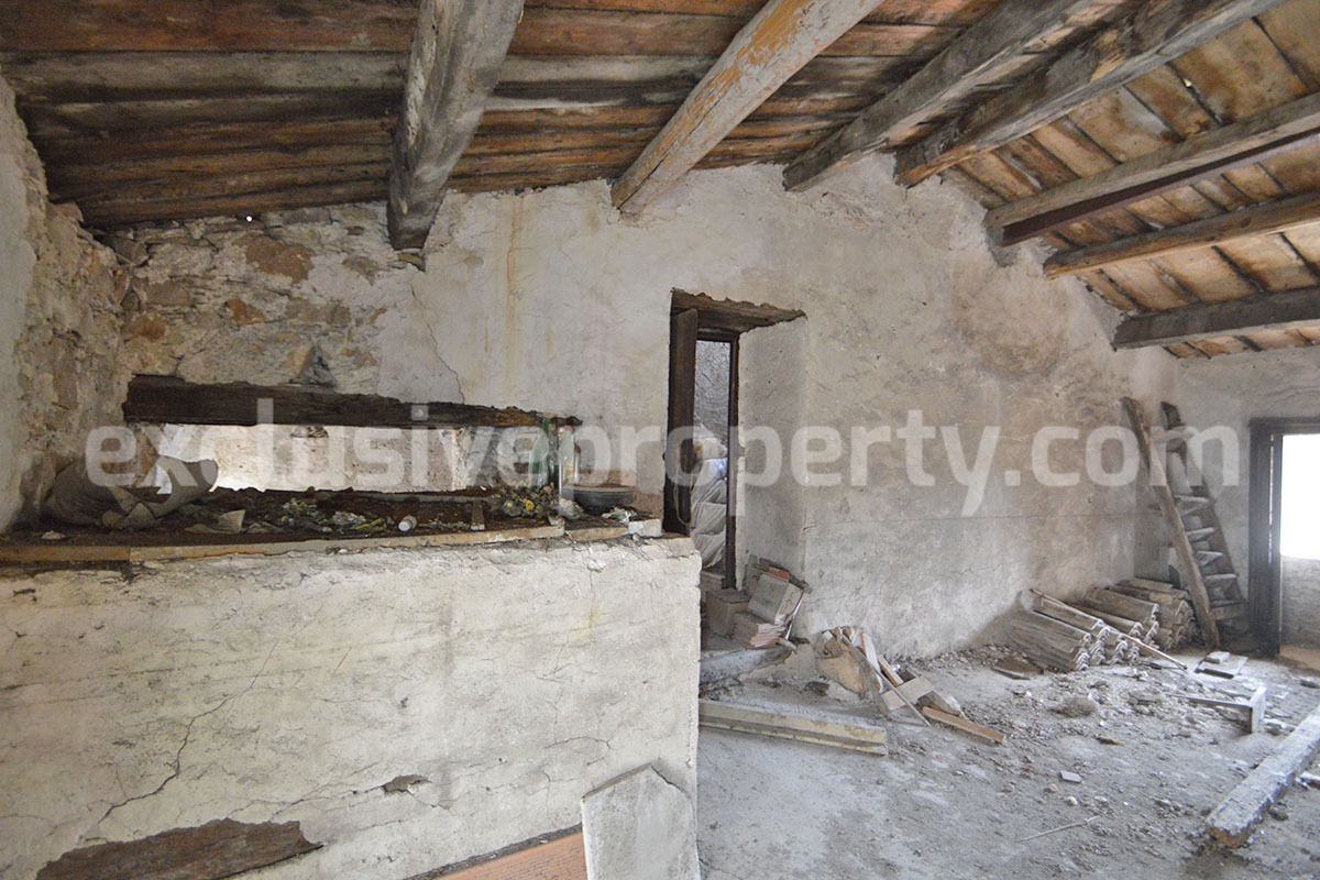 Historic Noble Palace to Restore with Private Terrace and Stone Wine Cellar - Carpinone - Molise - Italy