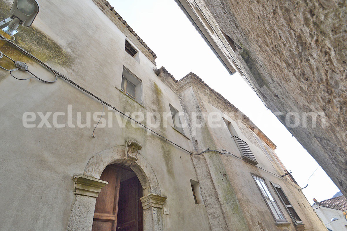 Historic Noble Palace to Restore with Private Terrace and Stone Wine Cellar - Carpinone - Molise - Italy