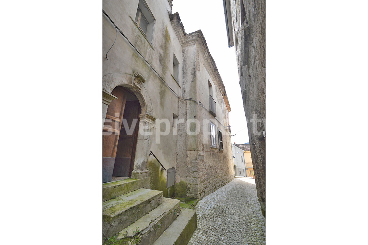Historic Noble Palace to Restore with Private Terrace and Stone Wine Cellar - Carpinone - Molise - Italy