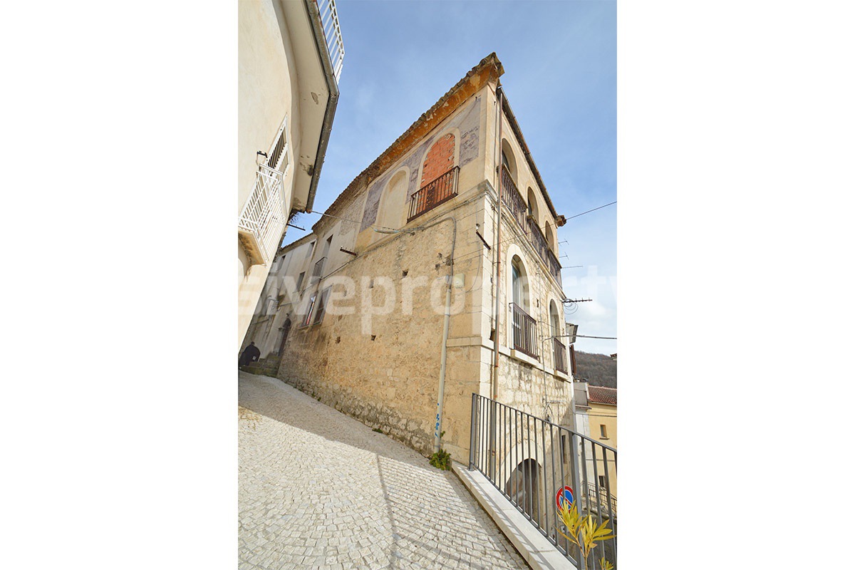 Historic Noble Palace to Restore with Private Terrace and Stone Wine Cellar - Carpinone - Molise - Italy