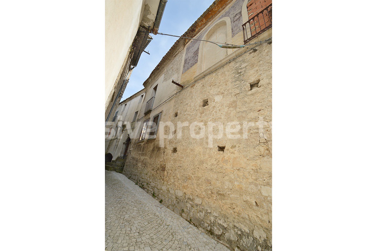 Historic Noble Palace to Restore with Private Terrace and Stone Wine Cellar - Carpinone - Molise - Italy