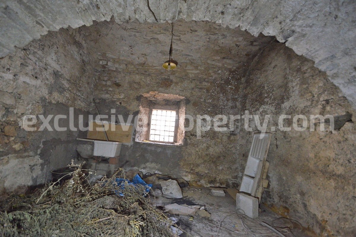 Historic Noble Palace to Restore with Private Terrace and Stone Wine Cellar - Carpinone - Molise - Italy