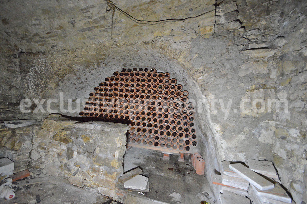 Historic Noble Palace to Restore with Private Terrace and Stone Wine Cellar - Carpinone - Molise - Italy