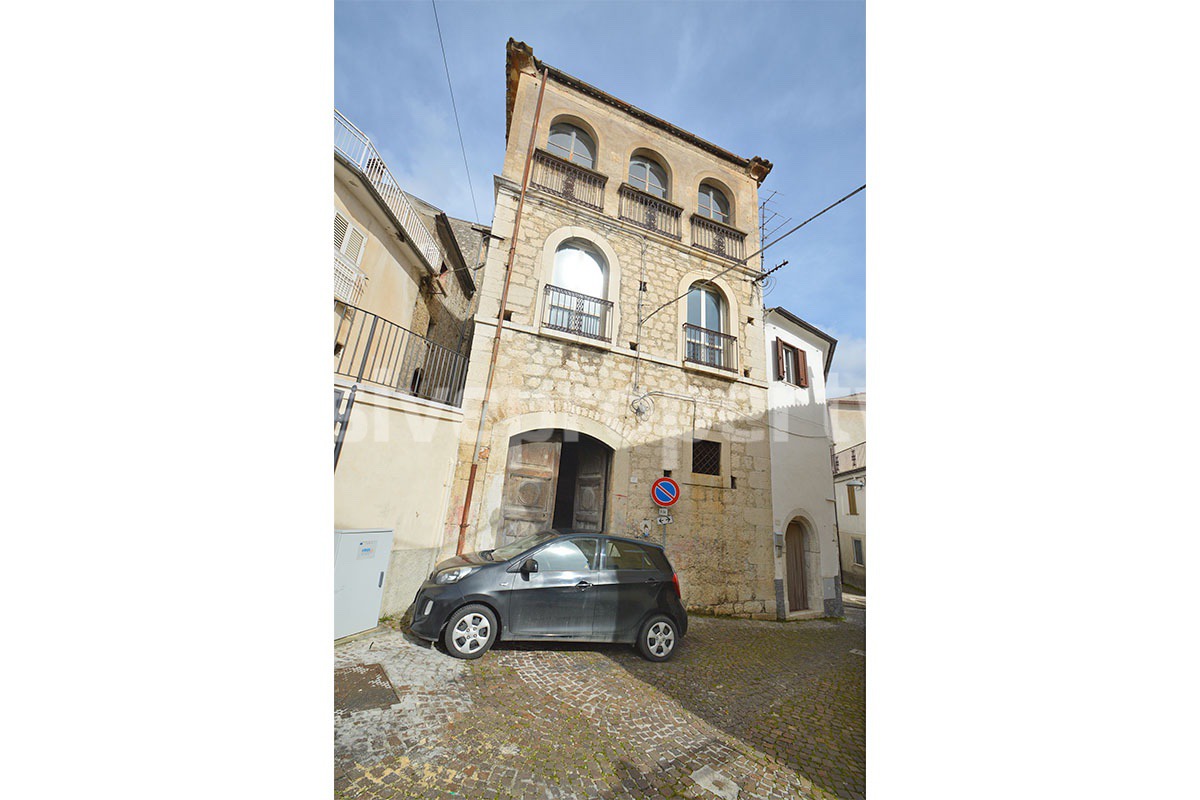 Historic Noble Palace to Restore with Private Terrace and Stone Wine Cellar - Carpinone - Molise - Italy