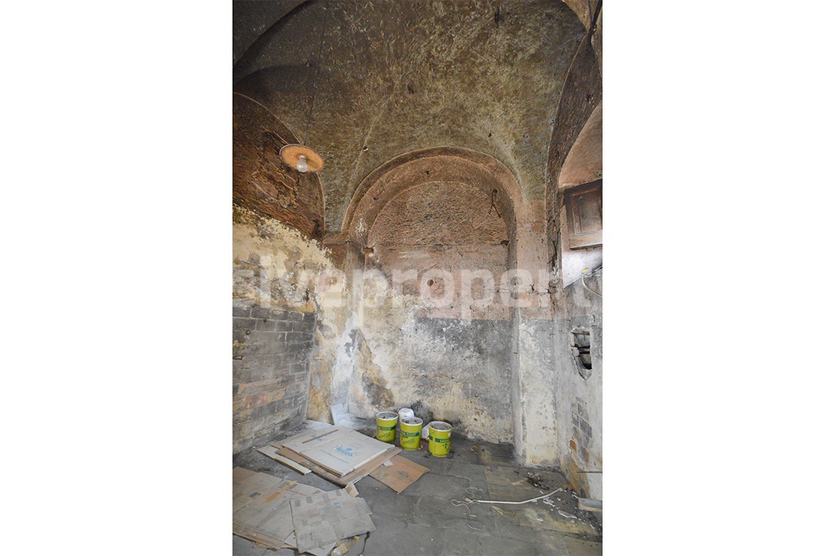 Historic Noble Palace to Restore with Private Terrace and Stone Wine Cellar - Carpinone - Molise - Italy