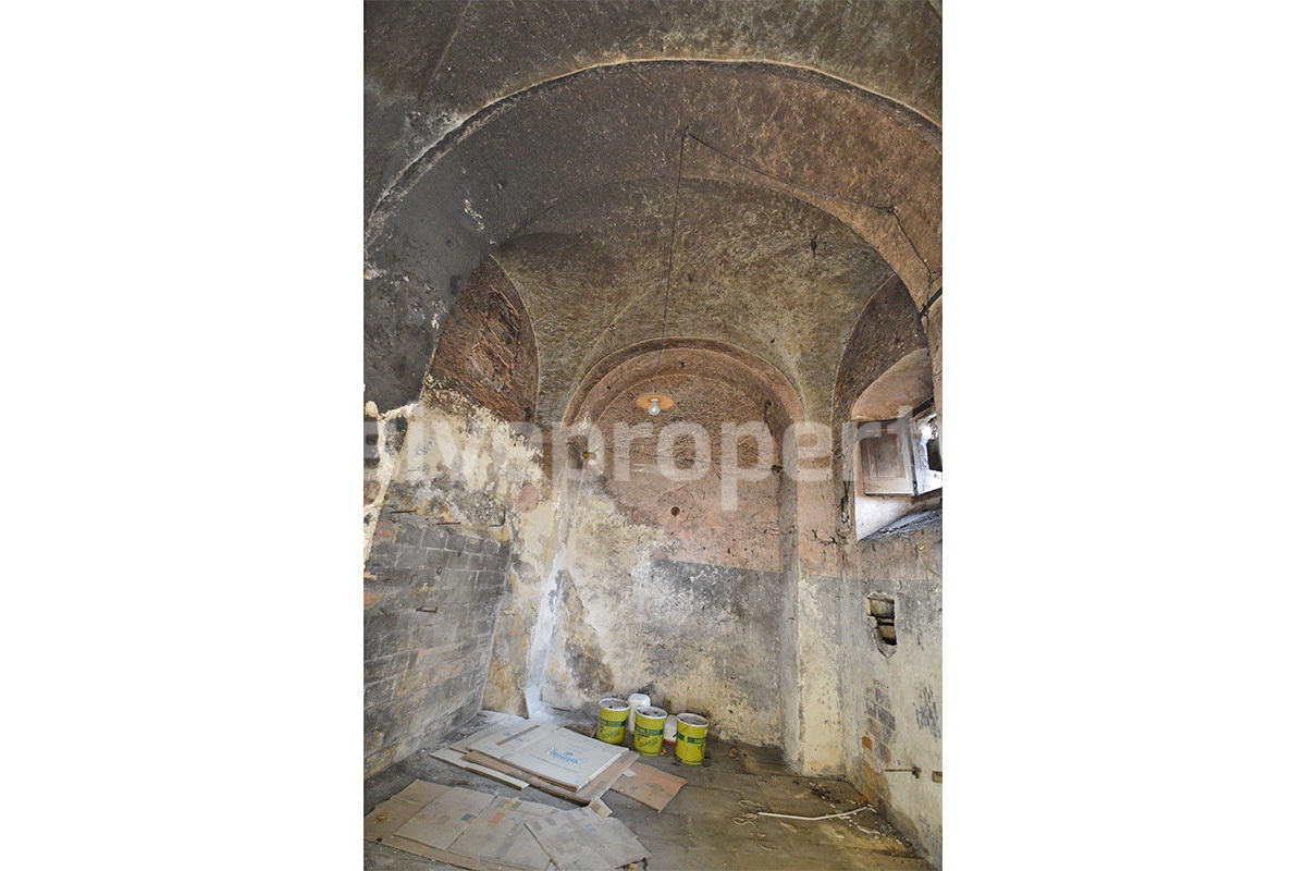 Historic Noble Palace to Restore with Private Terrace and Stone Wine Cellar - Carpinone - Molise - Italy