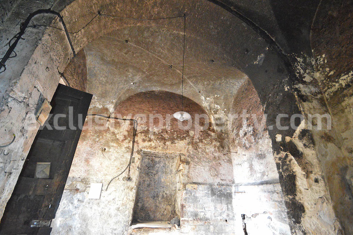 Historic Noble Palace to Restore with Private Terrace and Stone Wine Cellar - Carpinone - Molise - Italy