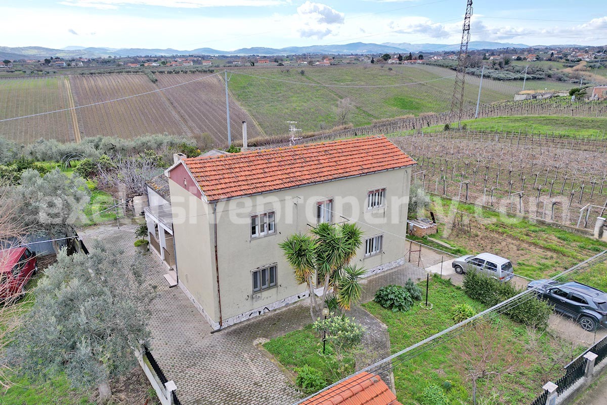 Country House with Olive Grove and Sea View - 5 Minutes from the Adriatic Coast - Abruzzo - Italy