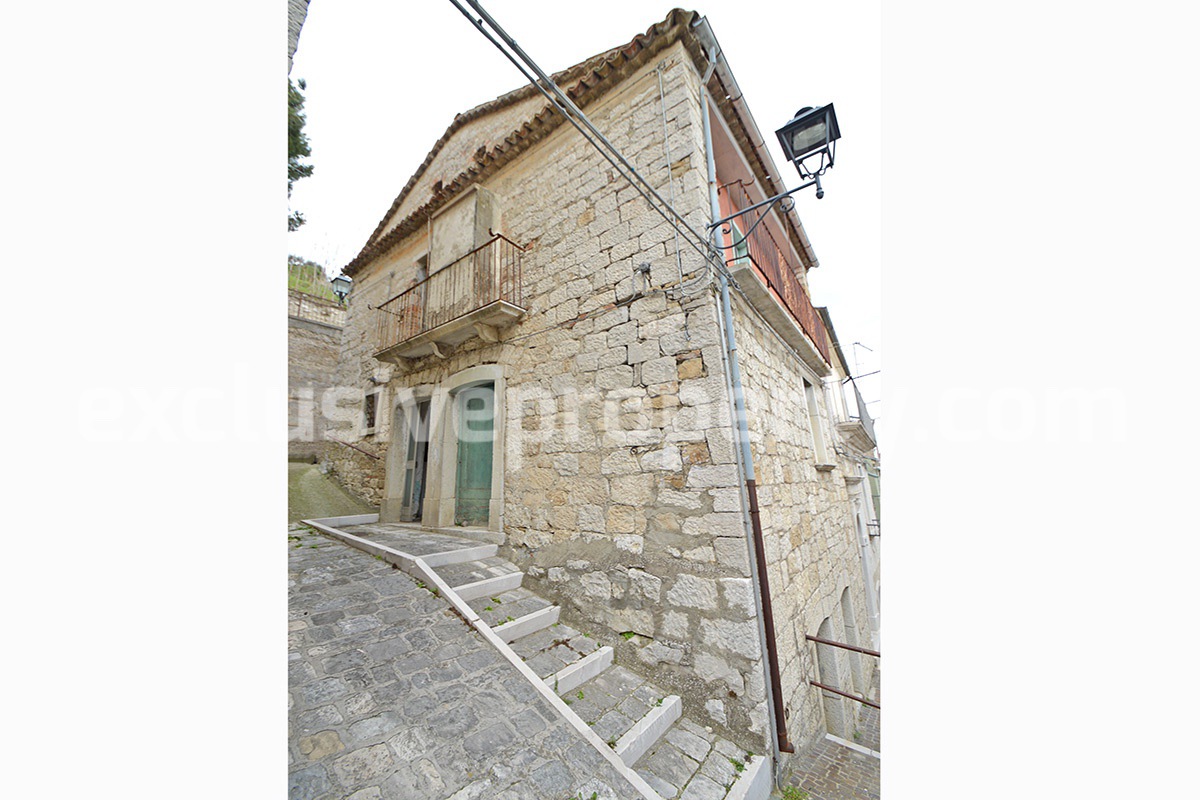 Stone town house for sale in Italy - Molise Region