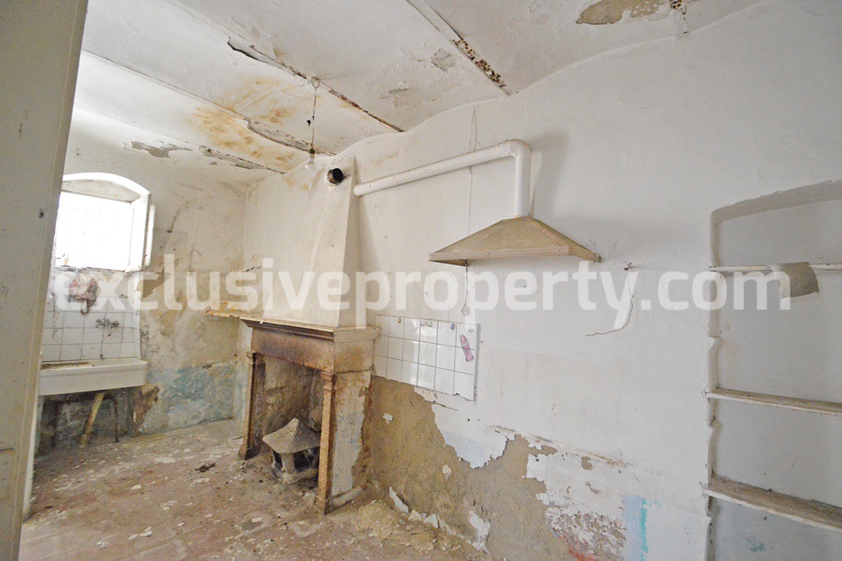Stone town house for sale in Italy - Molise Region 27