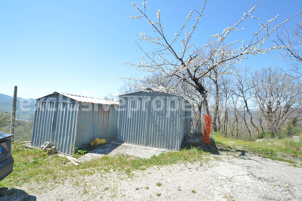 Spacious house with panoramic view of the valley for sale in Italy